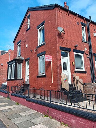 4 Bedroom Terraced House For Sale In Parkfield Row, Leeds, LS11
