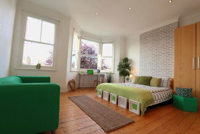 5 Bedroom Semi-Detached House To Rent In Drakefell Road, New Cross, London, SE14