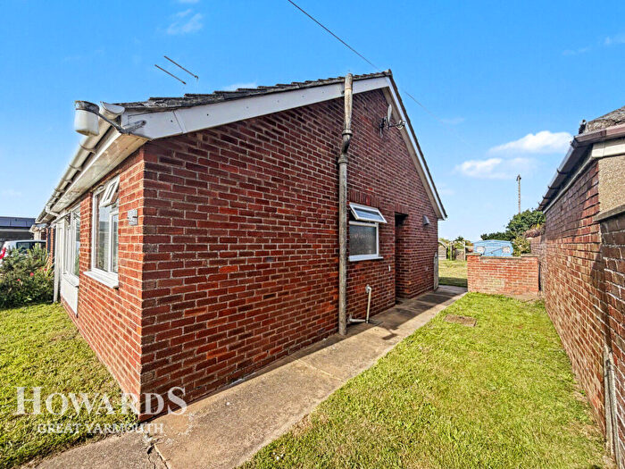 2 Bedroom Semi-Detached Bungalow For Sale In East End Close, Caister-on-Sea, NR30