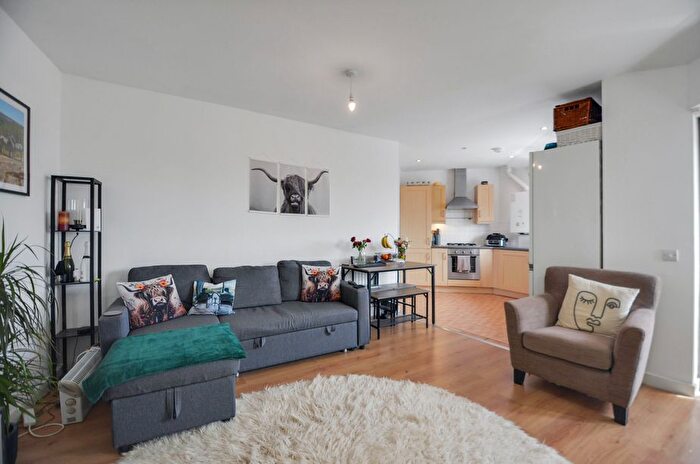 2 Bedroom Flat For Sale In Page Road, Bedfont, Feltham, TW14