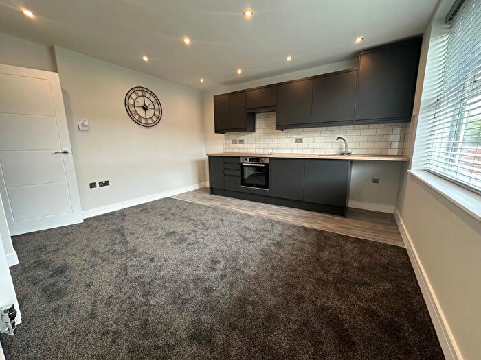 3 Bedroom House To Rent In Longroyd Crescent, Beeston, Leeds, LS11