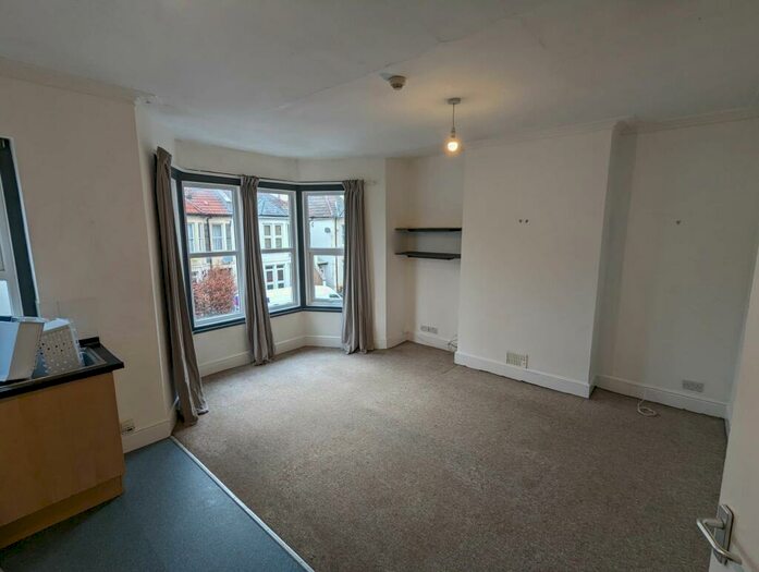 2 Bedroom Flat To Rent In Sefton Park Road, Bristol, BS7
