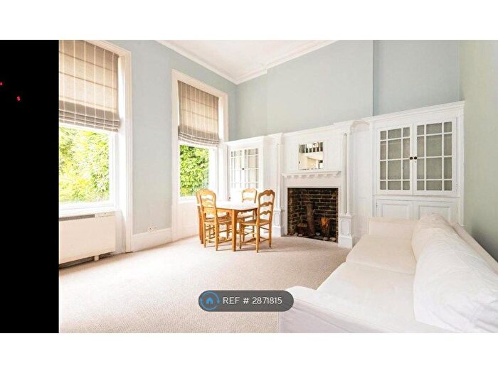 1 Bedroom Flat To Rent In Camden House, East Molesey, KT8