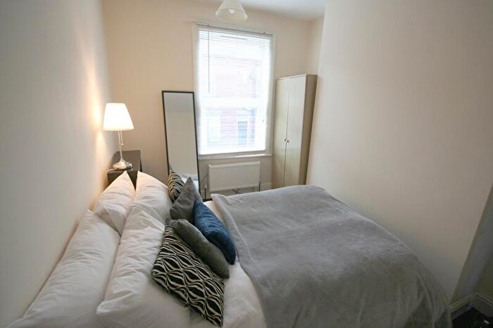 4 Bedroom End Of Terrace House To Rent In Headingley Mount, Headingley, Leeds, LS6