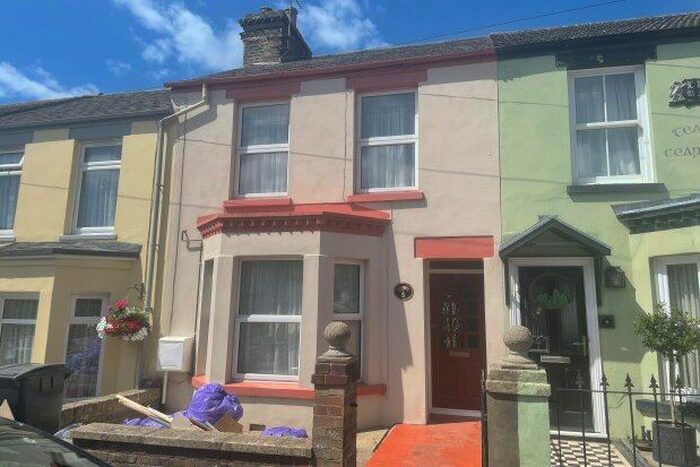 2 Bedroom Property To Rent In Kitchener Road, Dover, CT17