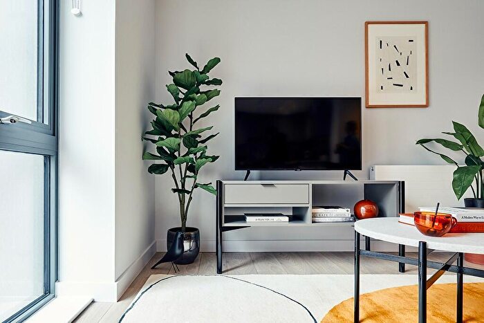 Flat To Rent In Clyde Place, Glasgow, G5