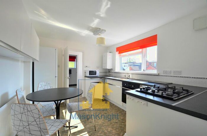 1 Bedroom Flat To Rent In Newly Redecorated Flat Selly Oak, Birmingham, B29