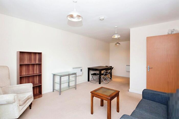 2 Bedroom Flat To Rent In Bishops Corner, Hulme, M15