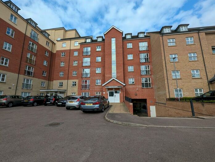 2 Bedroom Apartment To Rent In Wheelwright House, Bedford, MK42