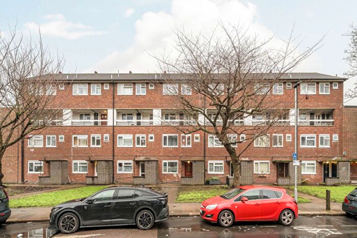 3 Bedroom Maisonette For Sale In Kingsman Street, Charlton, SE18