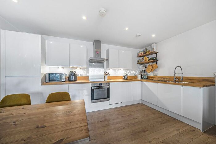 2 Bedroom Flat For Sale In Cowley Road, Oval, London, SW9