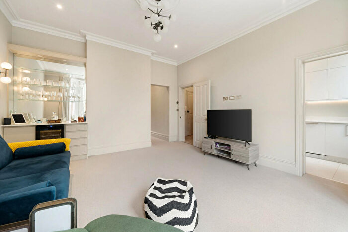 2 Bedroom Flat To Rent In Castelnau, Barnes, SW13