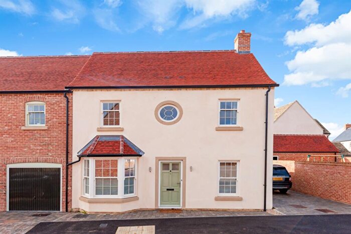 3 Bedroom Semi-Detached House To Rent In Carter Crescent - Plot, OX20
