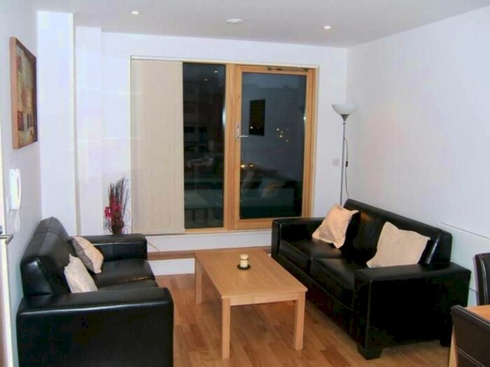 2 Bedroom Flat To Rent In Gateway North, Crown Point Road, LS9