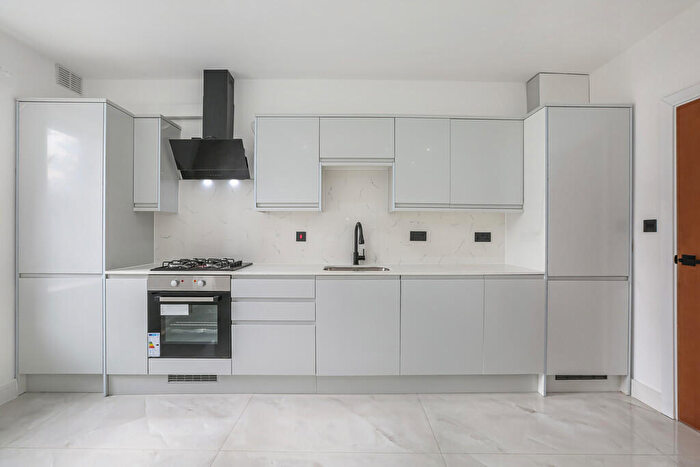 4 Bedroom Apartment To Rent In Grosvenor Avenue, Carshalton, SM5