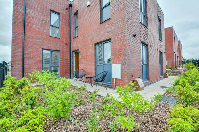 3 Bedroom Terraced House To Rent In Heron Close, Sheffield, S2