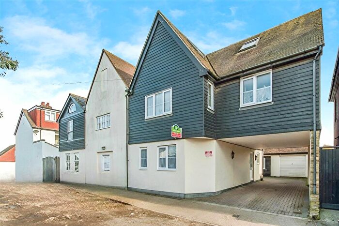 1 Bedroom Flat To Rent In Century Road, Faversham, Kent, ME13