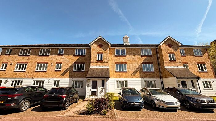1 Bedroom Flat To Rent In Chipstead Close, South Sutton, Surrey, SM2