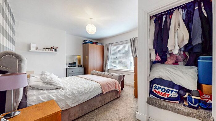 3 Bedroom End Of Terrace House For Sale In Carnock Crescent, Glasgow, G78