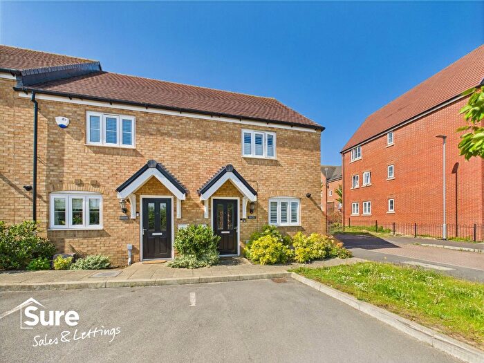2 Bedroom End Of Terrace House To Rent In Pipit Walk, Hemel Hempstead, Hertfordshire, HP3