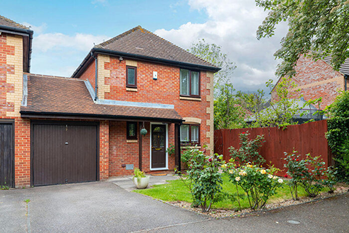 3 Bedroom Link Detached House For Sale In Aldrich Drive, Willen, Milton Keynes, MK15