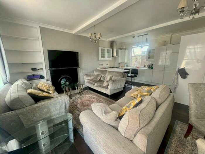 2 Bedroom Flat To Rent In High Road, Stratford, E15