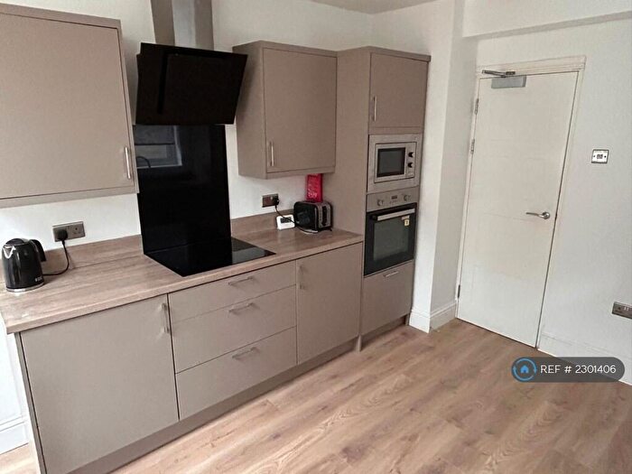 3 Bedroom Terraced House To Rent In Oldfield Road, Bristol, BS8