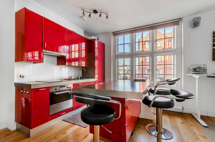 2 Bedroom Flat To Rent In Pennard Road, Shepherd's Bush, London, W12