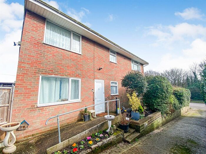 2 Bedroom Flat For Sale In Poole Lane, Bournemouth, BH11