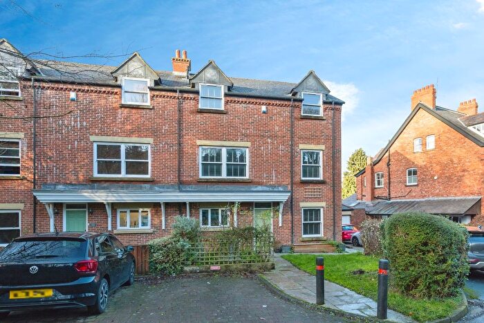 4 Bedroom Town House For Sale In Crossgate Peth, Durham, DH1