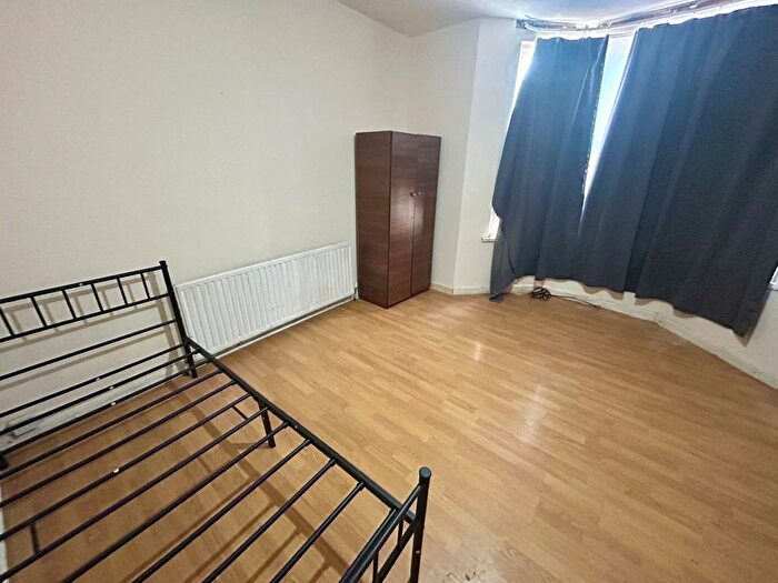 2 Bedroom Flat To Rent In Romford Road, London, E12
