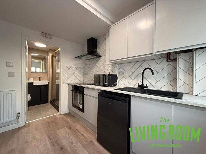 1 Bedroom Flat To Rent In Moy Road, Roath, Cardiff, CF24