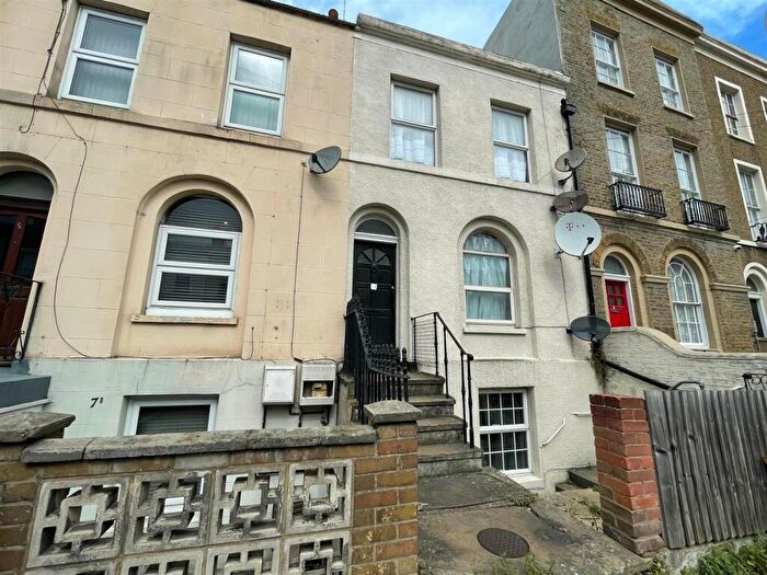 1 Bedroom Maisonette For Sale In Edwin Street, Gravesend, Kent, DA12