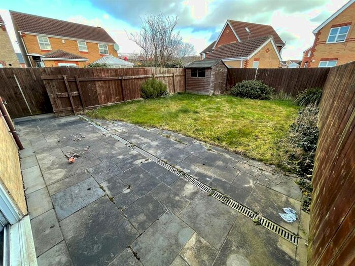 3 Bedroom Semi-Detached House To Rent In Kilcoy Drive, Kingswood, Hull, HU7