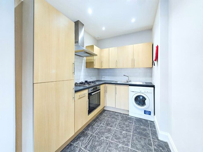 2 Bedroom Flat To Rent In Gorgie Road, Gorgie, Edinburgh, EH11