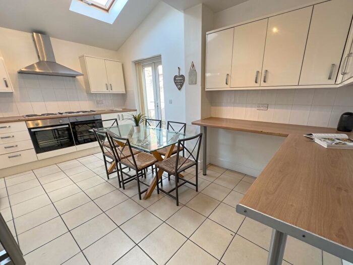 6 Bedroom House To Rent In Lesseps Road, L8