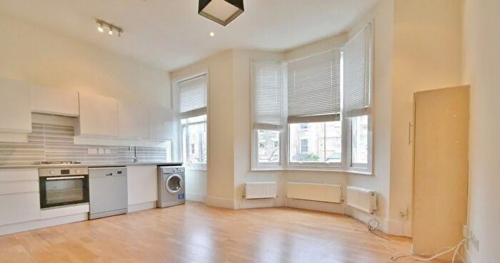 2 Bedroom Flat To Rent In Huddleston Road, London, N7