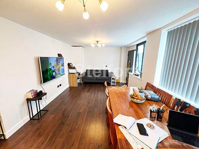 2 Bedroom Apartment To Rent In Granville Road, London, NW2