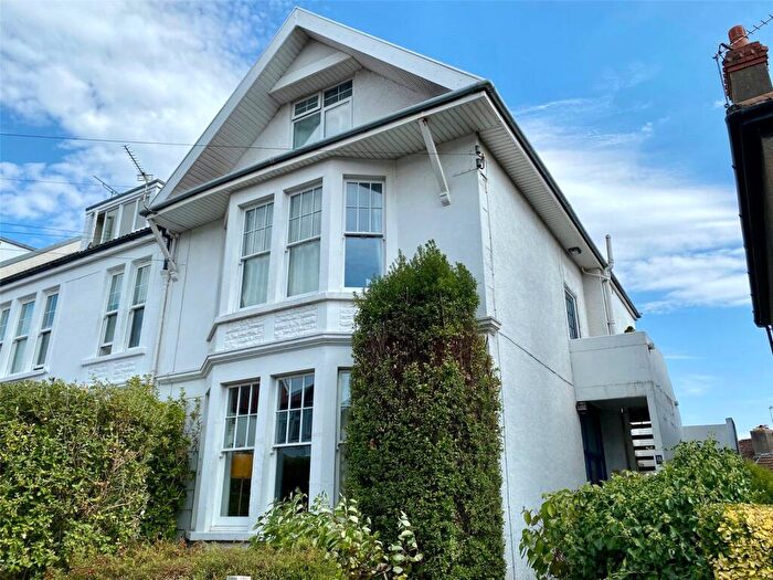2 Bedroom Apartment For Sale In Dundonald Road, Redland, Bristol, BS6