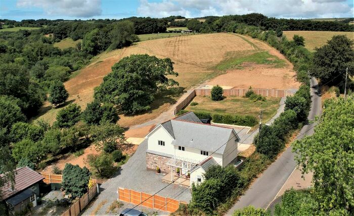 4 Bedroom Detached House For Sale In Brayford, Barnstaple, EX32