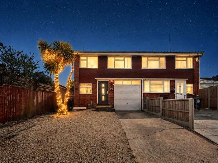 4 Bedroom Semi-Detached House To Rent In Woodberry Grove, Joydens Wood, Bexley, Kent, DA5