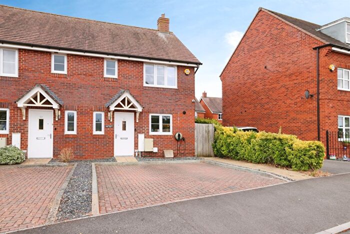 3 Bedroom Semi-detached House For Sale In Edmund Way, Amesbury, Salisbury, SP4