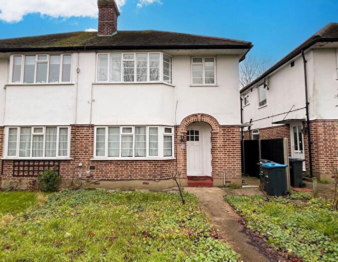 2 Bedroom Maisonette For Sale In Firs Lane, Winchmore Hill, N21