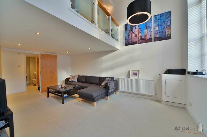 2 Bedroom Apartment To Rent In Old School Square, Poplar, E14