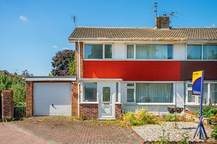 4 Bedroom Semi-Detached House For Sale In Thornwood Covert, York, YO24