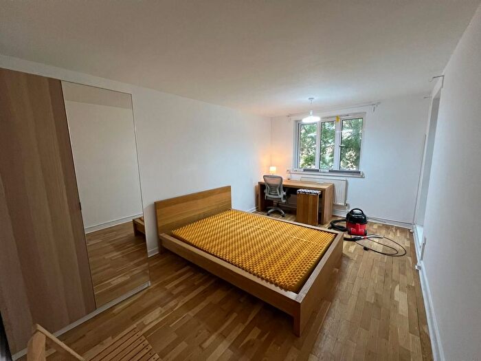 2 Bedroom Flat To Rent In Coopers Lane, London, NW1