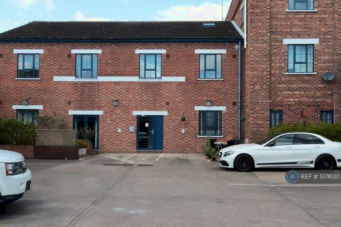 2 Bedroom Flat To Rent In New House, Chester, CH3