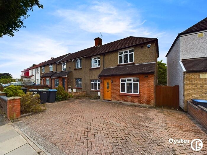 3 Bedroom Terraced House To Rent In The Fairway, London, N14