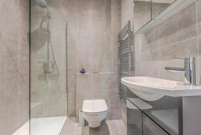 2 Bedroom Flat To Rent In Osborne Road, Windsor, SL4