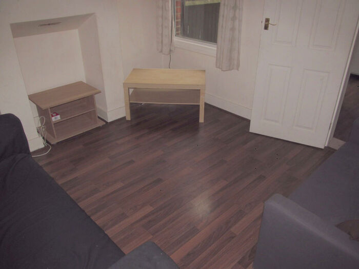 3 Bedroom Terraced House To Rent In Auckland Road, Reading, Berkshire, RG6